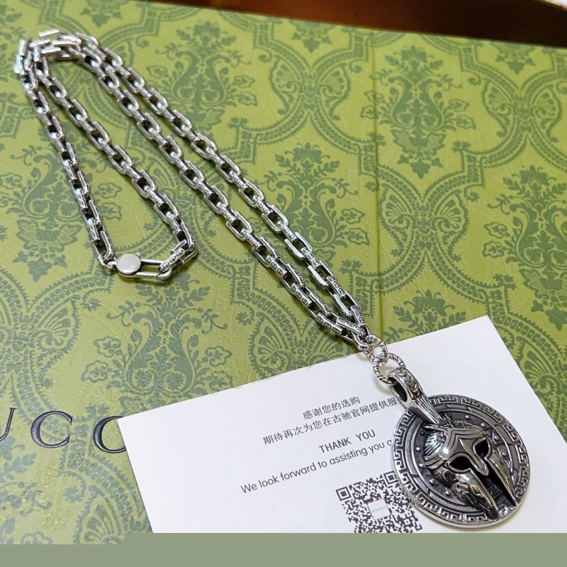 G*u*i necklaces